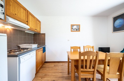 Albiez-Montrond Apartment | Apartment 'Neptune' with Mountain View and Balcony