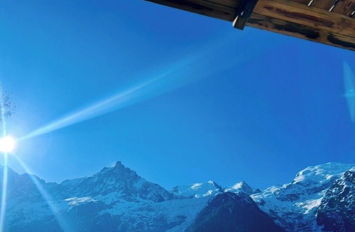 Les Bossons Apartment | Apartment overlooking Mont Blanc with parking