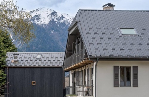 Les Bossons Apartment | Apartment overlooking Mont Blanc with parking