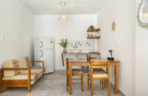 Pothia Apartment | Apartment 'Quadruple Room No 4' with Mountain View, Wi-Fi and Air Conditioning