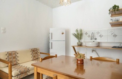 Pothia Apartment | Apartment 'Quadruple Room No 4' with Mountain View, Wi-Fi and Air Conditioning