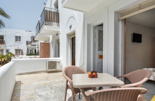 Pothia Apartment | Apartment 'Quadruple Room No 4' with Mountain View, Wi-Fi and Air Conditioning