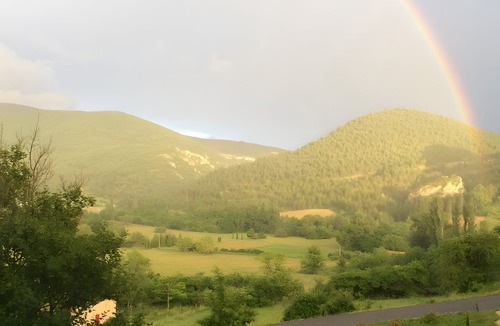 Reilhanette Apartment | Apartment 'Résidence Ventoux Revitalisation -' with Mountain View, Balcony and Wi-Fi