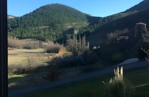 Reilhanette Apartment | Apartment 'Résidence Ventoux Revitalisation -' with Mountain View, Balcony and Wi-Fi
