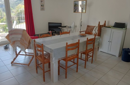 Reilhanette Apartment | Apartment 'Résidence Ventoux Revitalisation -' with Mountain View, Balcony and Wi-Fi
