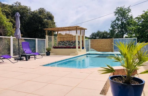 Carnoules Apartment | Apartment 'Studio Romance' with Mountain View, Shared Pool and Wi-Fi
