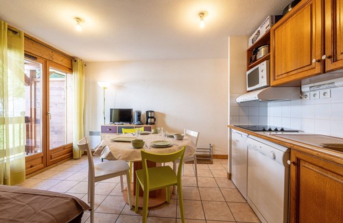 La Giettaz Apartment | Apartment 'Ty Aravis' with Mountain View and Balcony