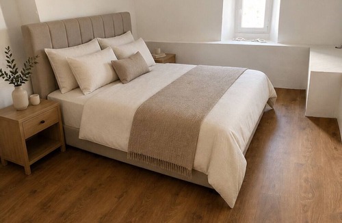 Le Castellet Apartment | Apartment with a terrace in the heart of Le Castellet