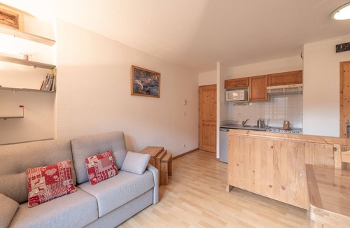 Samoens Apartment | Apartment with Terrace & Pools in Samoëns