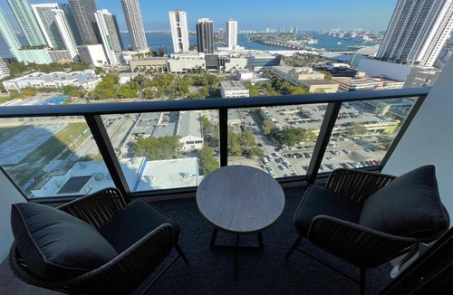Town Square Apartment | Apartment With the Best View in Midtown