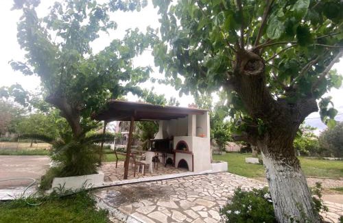 Kryoneri Apartment | Apartments MOYRKOS