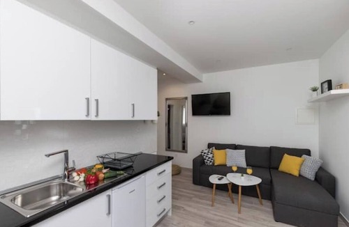 Mokosica Apartment | Apartments Siblings - Premium One Bedroom Apartment with Terrace and Garden View
