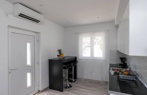 Mokosica Apartment | Apartments Siblings - Premium One Bedroom Apartment with Terrace and Garden View