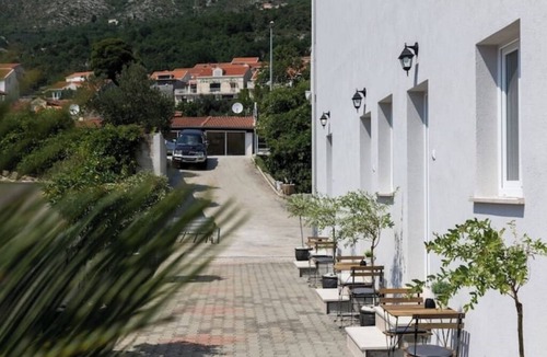 Mokosica Apartment | Apartments Siblings - Premium One Bedroom Apartment with Terrace and Garden View