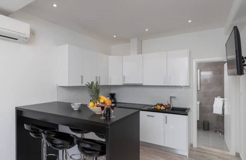 Mokosica Apartment | Apartments Siblings - Premium Two Bedroom Apartment with Terrace and Garden View