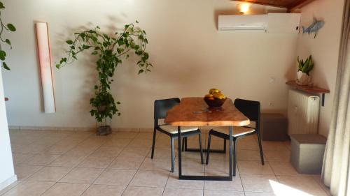 Amarousion Apartment | Apos Roof