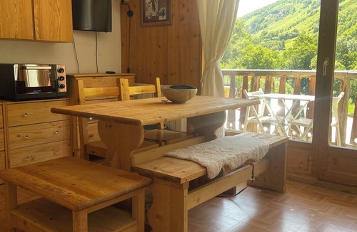 Saint-Sorlin-d'Arves Apartment | App 4 pers.exceptional view of the Aiguilles d'Arves.south-facing balcony.swimming pool & sauna