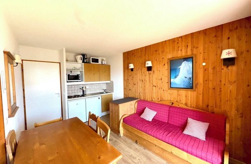 Puy-Saint-Vincent Apartment | Appart 1800m, 6 pers. vue superbe, au pied des pistes ! 6 pers flat ski-in/out