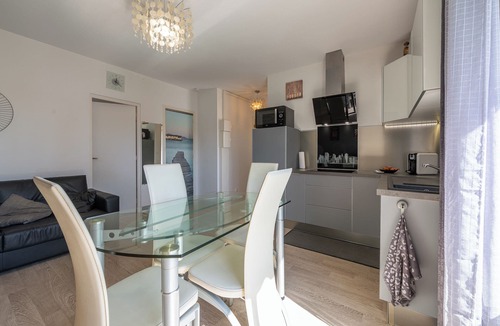 Roquebrune-Cap-Martin Apartment | Appart lumineux climatisé au dernier étage – parfait pour 4 pers
