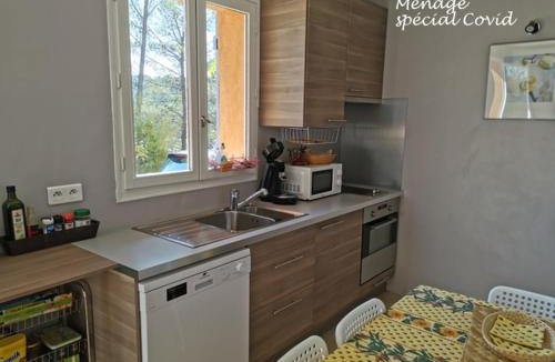Taradeau Apartment | Appart "Pins & parasol", piscine chauffée et bain à remous