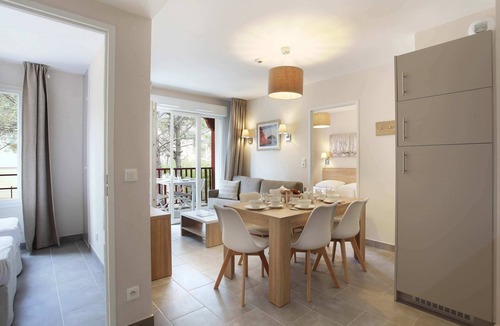 Cavalaire-sur-Mer Condo | Appart + Wi-Fi Gratuit | 10 Minutes de la Plage!