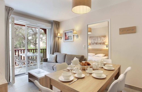 Cavalaire-sur-Mer Condo | Appart + Wi-Fi Gratuit | 10 Minutes de la Plage!