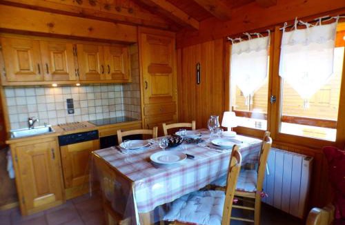 Les Saisies Apartment | Appartement 2 pièces Les Saisies, haut de la station, 6 personnes, balcon. - FR-1-594-74