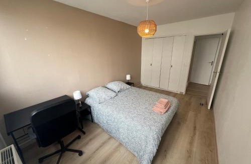 Republique - Tolstoi Apartment | Appartement 6-8 personnes, accès direct à Lyon