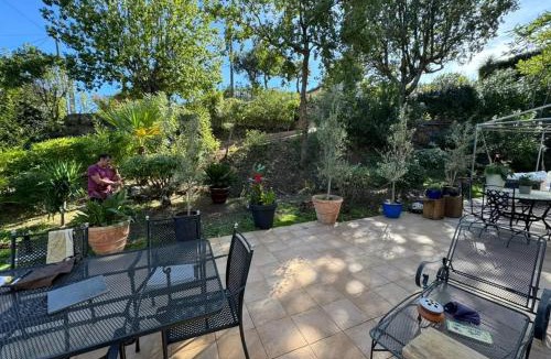 Les Mayons Apartment | Appartement avec piscine à Les Mayons, 90 m²
