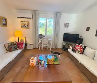 Les Mayons Apartment | Appartement avec piscine à Les Mayons, 90 m²