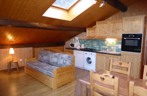 Champagny-en-Vanoise Apartment | Appartement cosy 2 pièces avec balcon, proche centre et télécabine - Champagny-en-Vanoise - FR-1-464-145