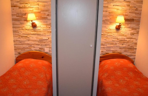 Pralognan-la-Vanoise Apartment | Appartement cosy proche commerces, animaux bienvenus, parking - FR-1-464-160