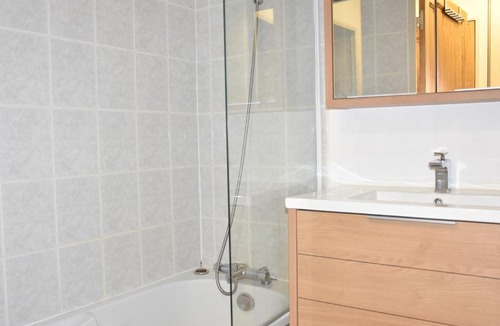 Pralognan-la-Vanoise Apartment | Appartement cosy proche commerces, animaux bienvenus, parking - FR-1-464-160
