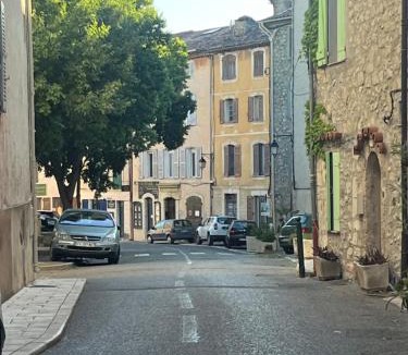 Claviers Apartment | Appartement complet f3-f4 cœur du village Max 5 pers Provence