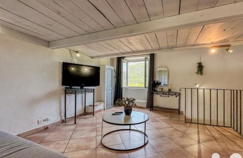 Claviers Apartment | Appartement complet f3-f4 cœur du village Max 5 pers Provence