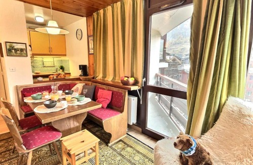 Val-d'Isere Apartment | Appartement confortable, vue village - 5 pers. - FR-1-411-32