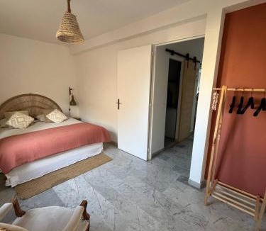 Sainte-Maxime City Centre Apartment | Appartement en face de la plage