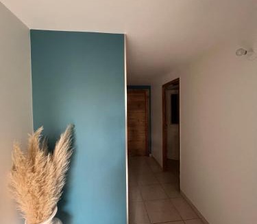 La Roche-de-Rame Apartment | Appartement en rez de jardin