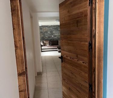 La Roche-de-Rame Apartment | Appartement en rez de jardin