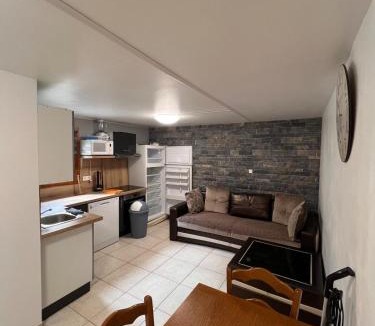 La Roche-de-Rame Apartment | Appartement en rez de jardin