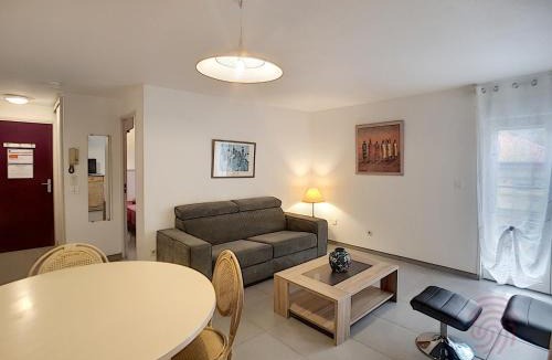 Lamalou-les-Bains Apartment | Appartement F2 climatisé avec terrasse, proche thermes et centre-ville, animaux acceptés, à Lamalou - FR-1-451-4