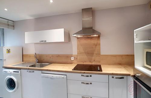 Lamalou-les-Bains Apartment | Appartement F2 climatisé avec terrasse, proche thermes et centre-ville, animaux acceptés, à Lamalou - FR-1-451-4