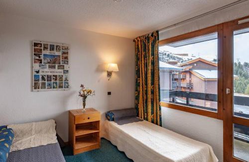 Meribel-Mottaret Apartment | Appartement lumineux près des pistes, 2 lits simples + canapé - FR-1-355-102