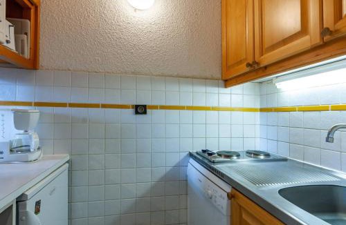 Meribel-Mottaret Apartment | Appartement lumineux près des pistes, 2 lits simples + canapé - FR-1-355-102
