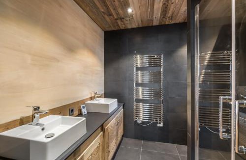 Meribel Village Apartment | Appartement luxe 5 chambres, sauna, animaux autorisés - FR-1-566-58