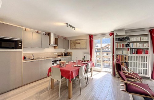 Chamonix City Centre Apartment | Appartement rénové à Chamonix, balcon, parking - FR-1-507-37