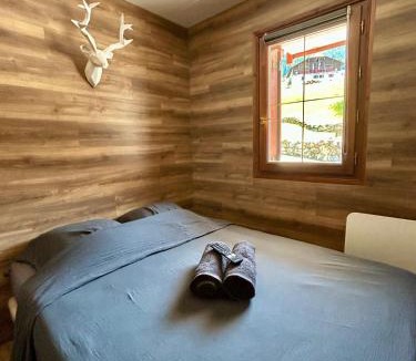 Flumet Apartment | Appartement rénové au pied des pistes avec piscine, sauna, linge inclus et animaux acceptés