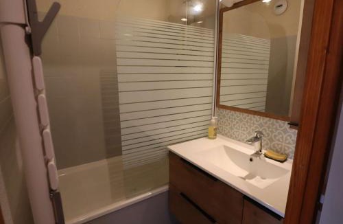 Areches Apartment | Appartement rénové au cœur d'Arêches-Beaufort, proche pistes, balcon plein sud, piscine, pour 4 pers. - FR-1-342-167