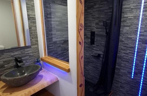 Pignans Apartment | Appartement Romantique Climatisé BELORIZON - 30 min de la mer