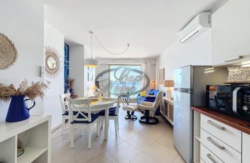 Cavaliere Beach Apartment | Appartement T2 vue mer, pieds dans l'eau avec accès direct à la plage de Cavalière - LE LAVANDOU